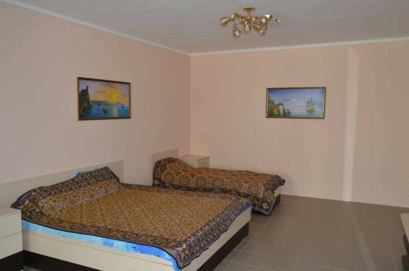 Большая студия с кухней и кондиционером (1-й этаж)