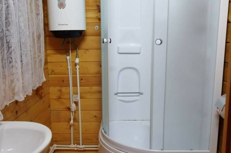 Пятиместный однокомнатный домик