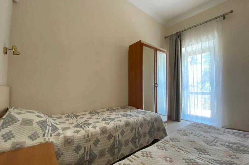 «Люкс» 2х комнатный с собственным двориком