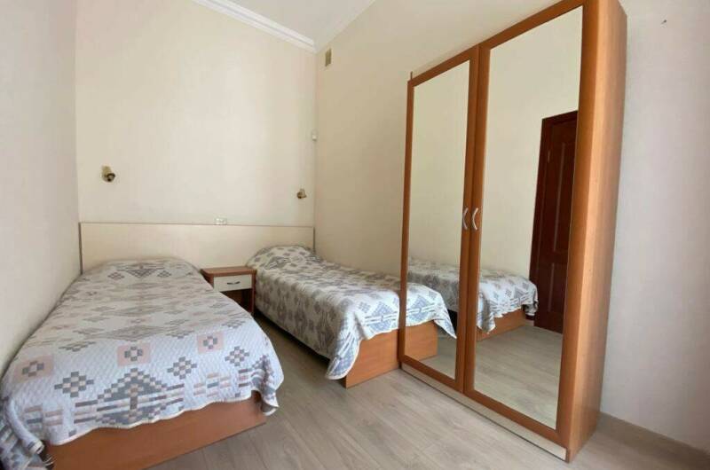 «Люкс» 2х комнатный с собственным двориком