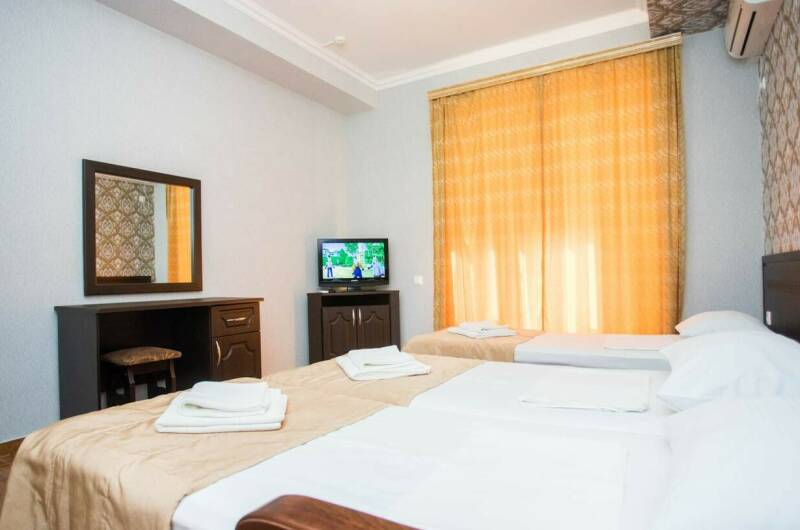 «Полулюкс» трехместный