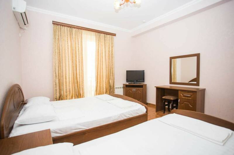 «Полулюкс» трехместный