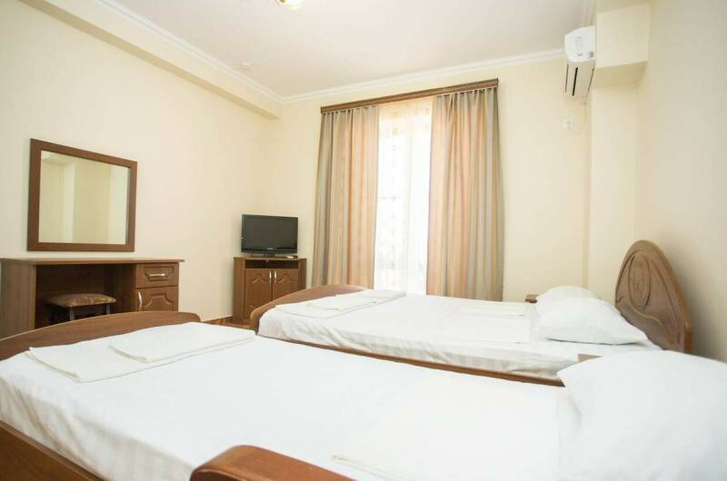 «Полулюкс» трехместный