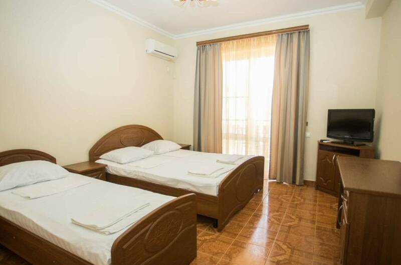 «Полулюкс» трехместный