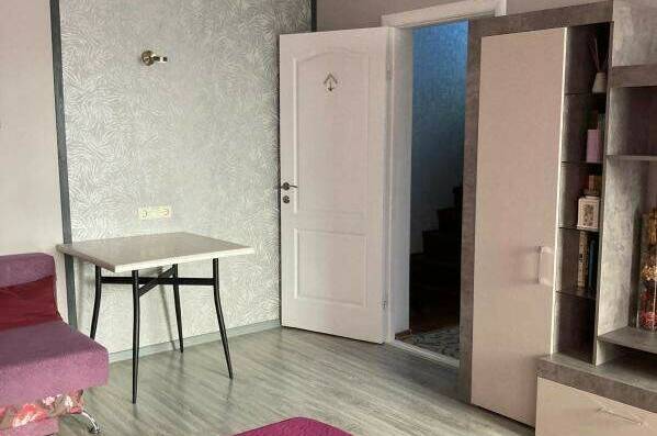 3−4-х местный номер «Люкс» № 8