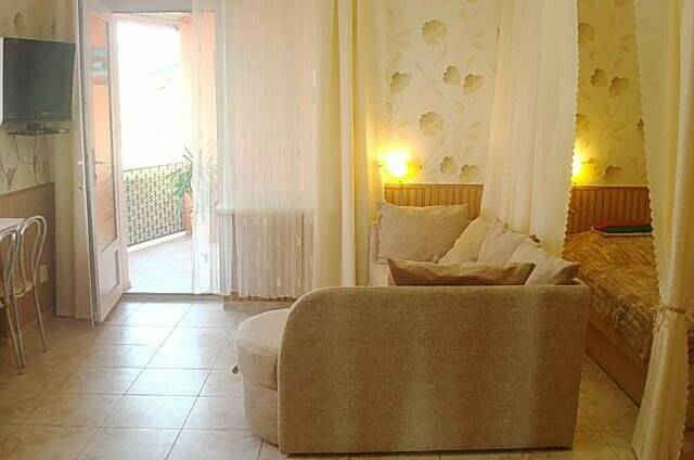 Люкс с кухней 4-х местный (1 этаж, Коттедж 1)