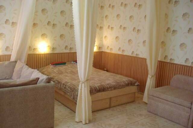 Люкс с кухней 4-х местный (1 этаж, Коттедж 1)