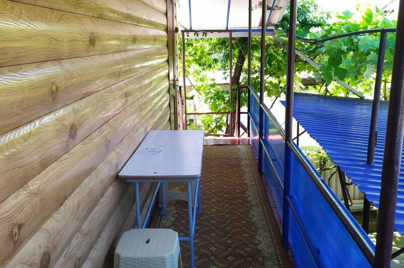 Трехместный номер с удобствами (второй этаж)