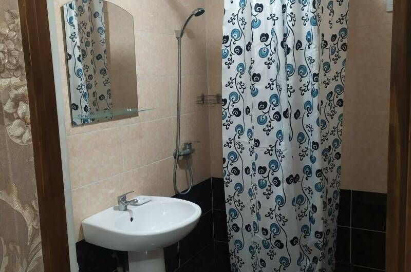 Трехместный номер с удобствами (первый этаж)