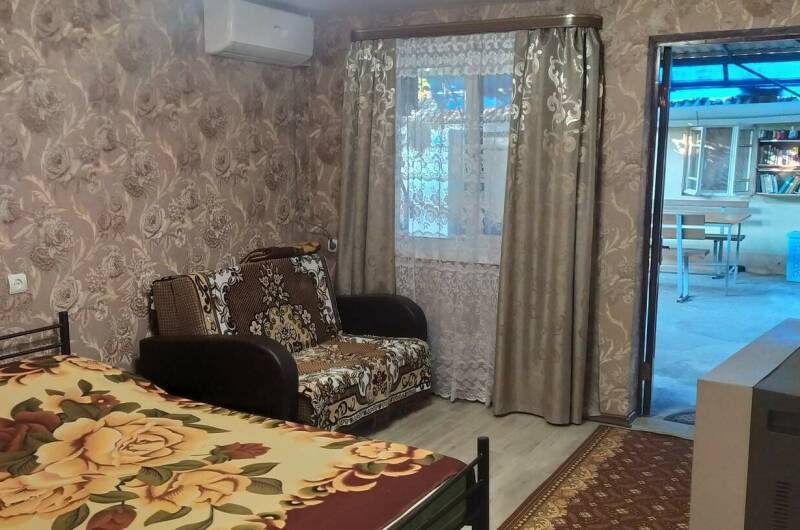 Трехместный номер с удобствами (первый этаж)