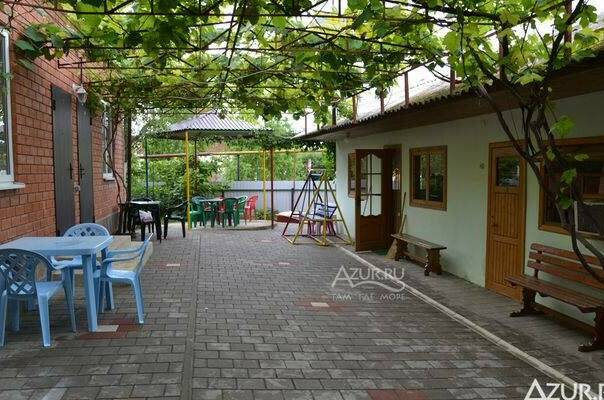 3-х местный с удобствами во дворе