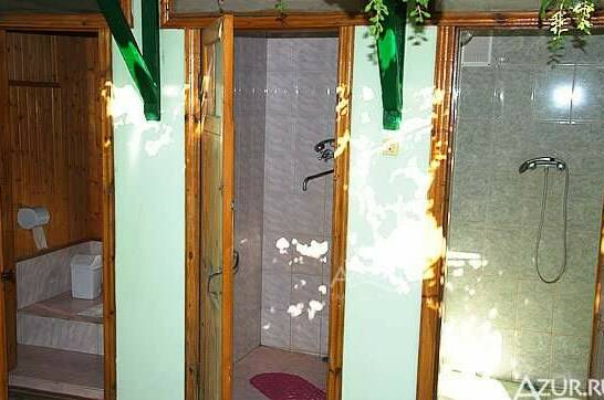 3-х местный с удобствами во дворе