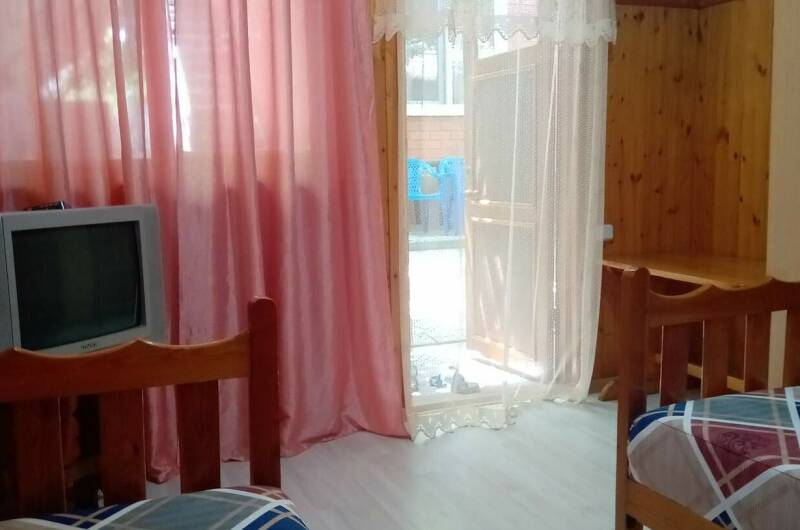 3-х местный с удобствами во дворе