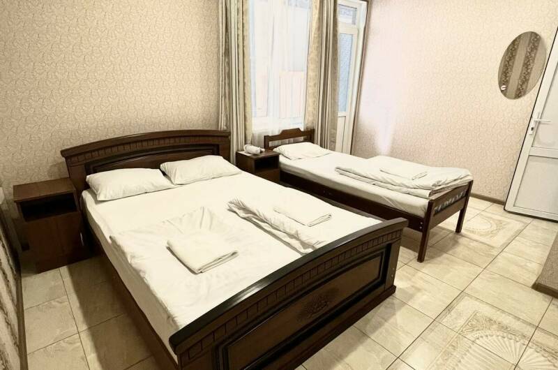 3х-местный. С 2-хспальной и односпальной кроватями