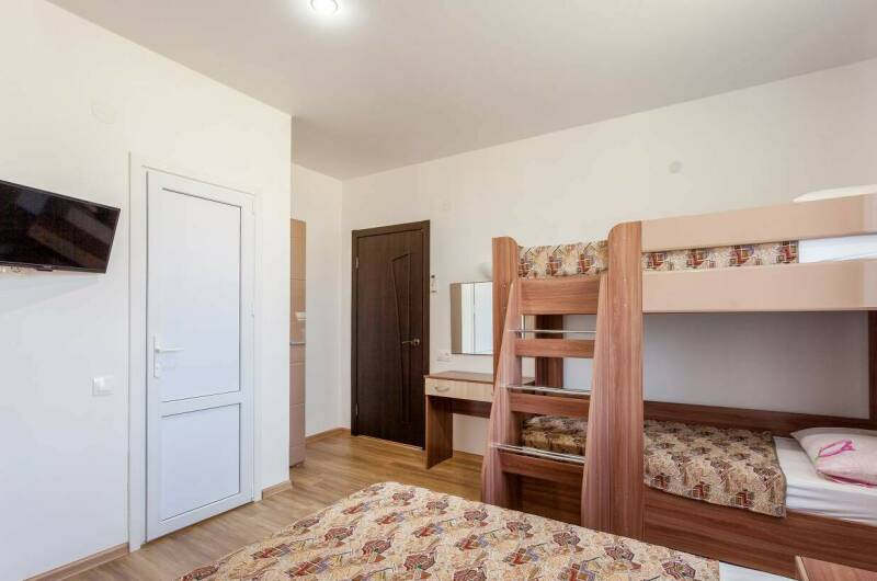 Трехкомнатный коттедж с кухней и 2-я санузлами