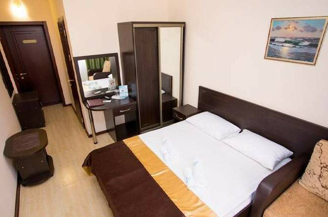 «Стандарт» 3-х местный с балконом