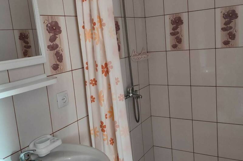 Номер стандарь с удобствами 5 мест