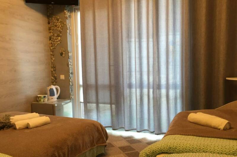 Трехместный номер с видом на горы