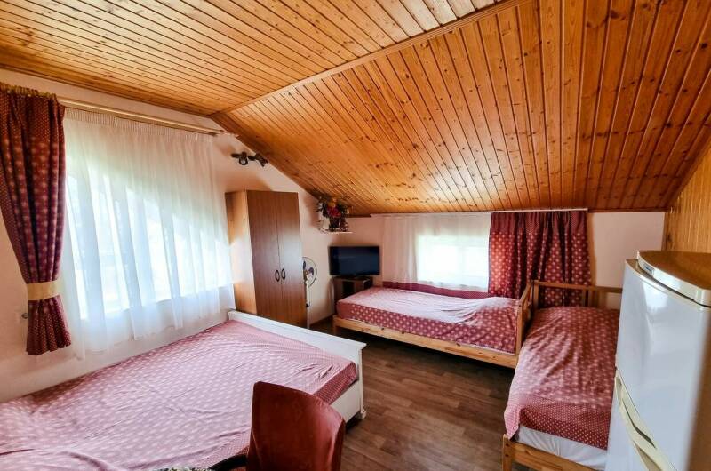 Большая четырёхместная комната «Семейная» № 6