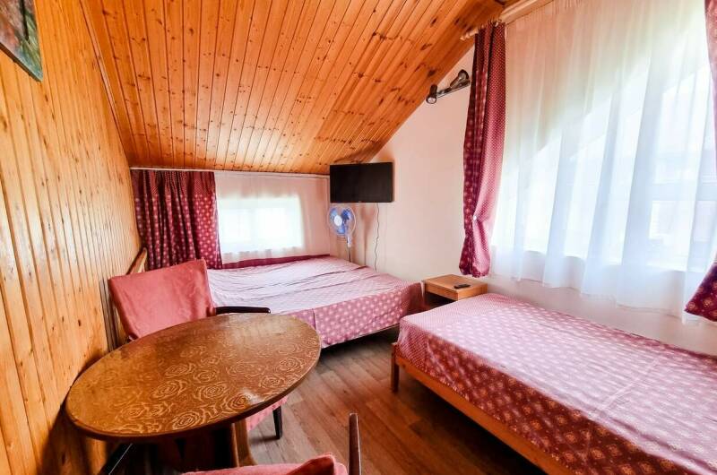 Трёхместная комната № 5