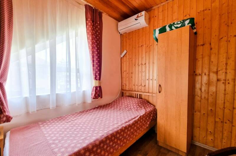 Трёхместная комната № 5