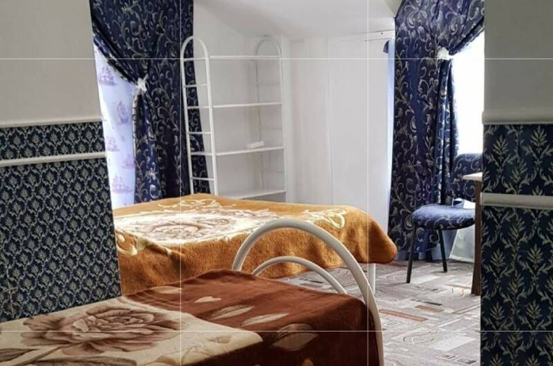 Трехместный