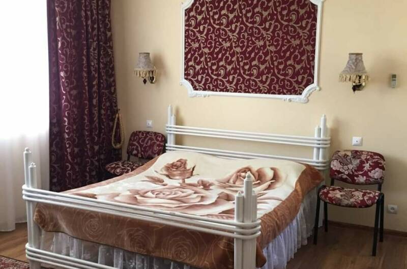 Трехместный