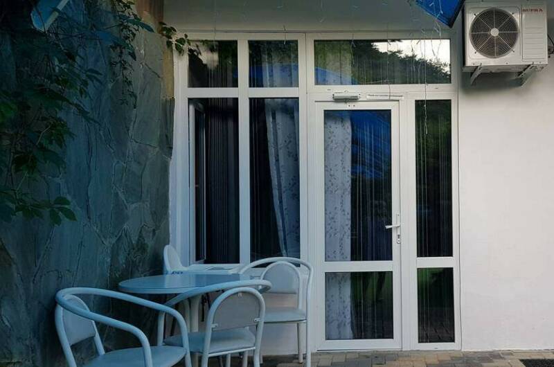 Трехместный