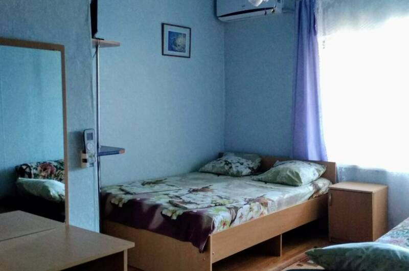 Комната № 26 (3+1) с диваном синяя