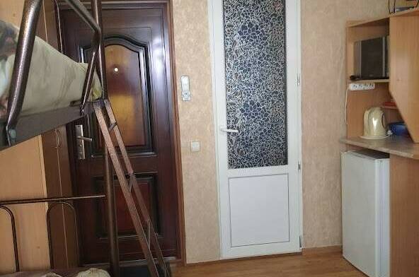 Комната№ 28 с двухъярусной кроватью и двуспальной