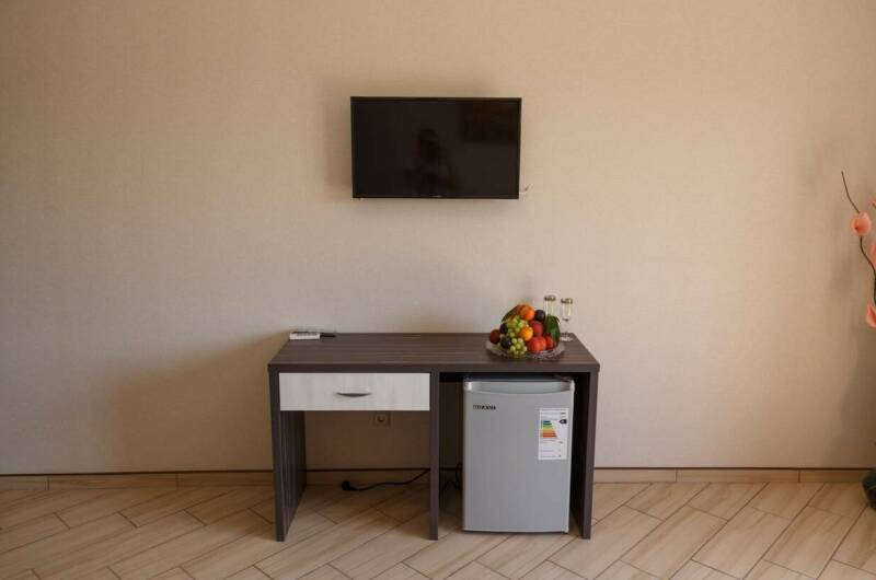 Трехместный номер с балконом с видом на горы