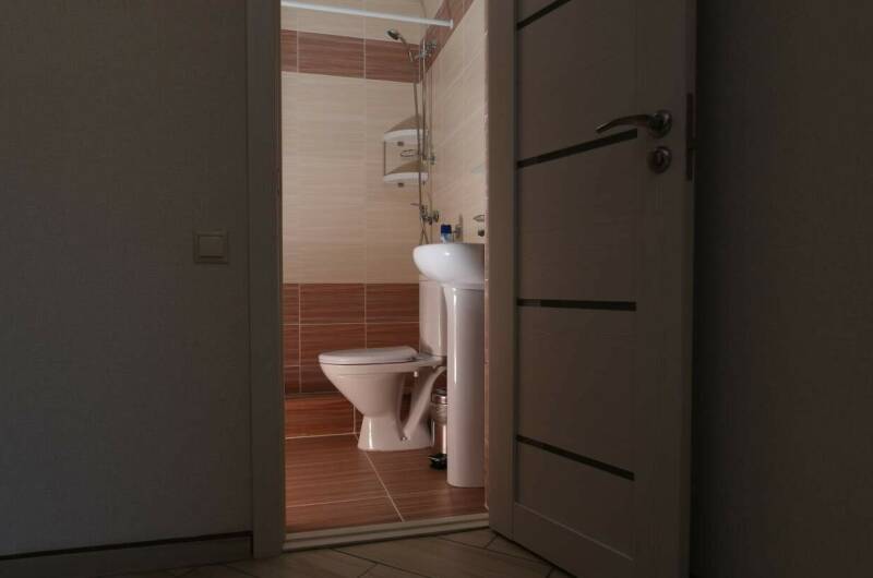 Трехместный номер с балконом с видом на горы