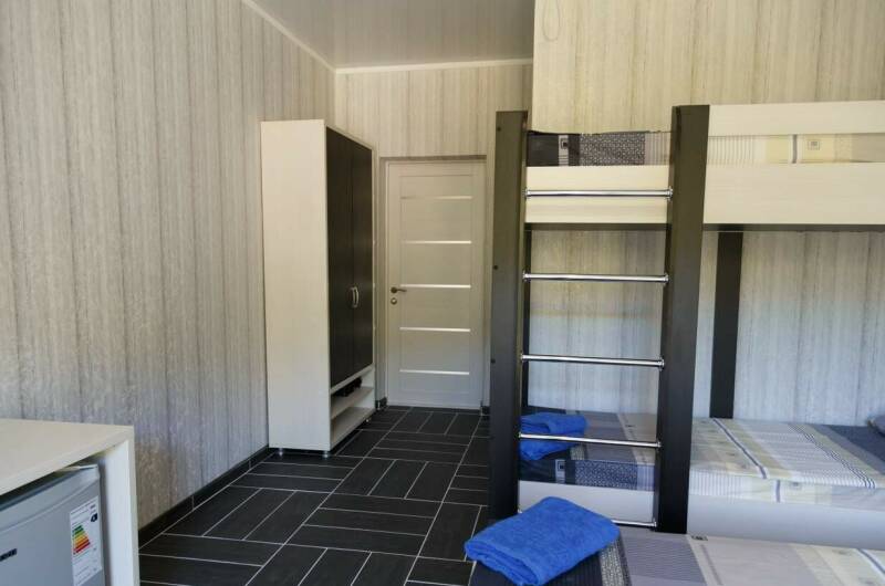 Четырехместный номер с балконом и с видом на горы