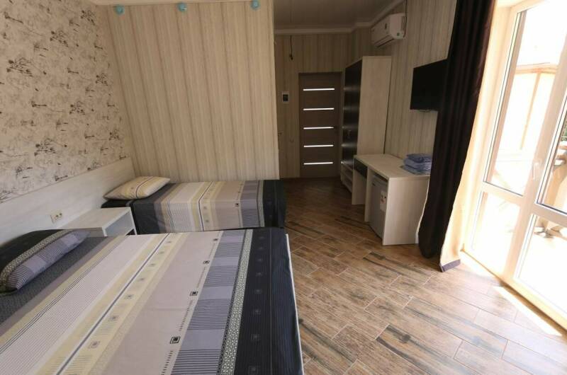 Трехместный номер с балконом на 1 этаже