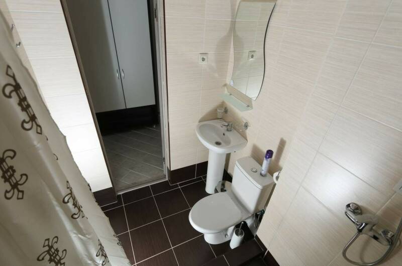 Трехместный номер с балконом на 1 этаже