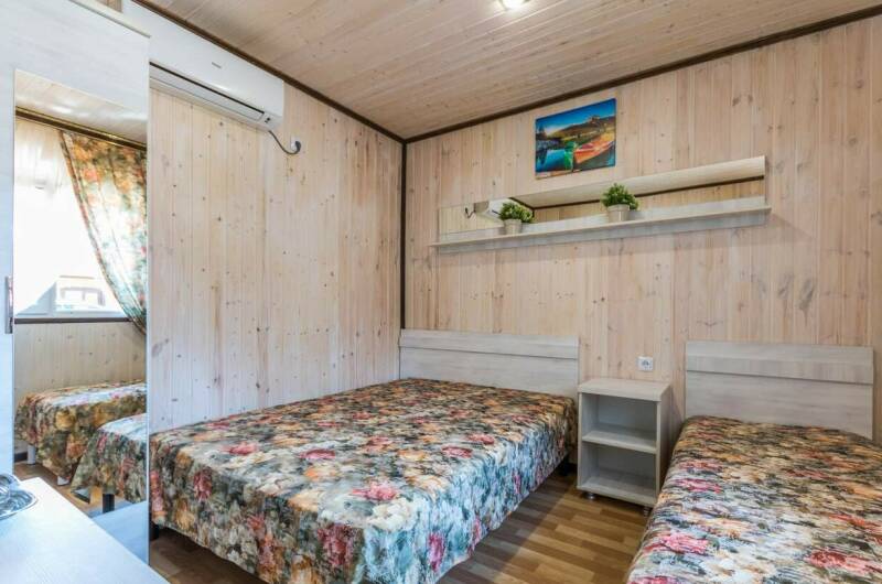 6-ти местный 2-х комнатный домик