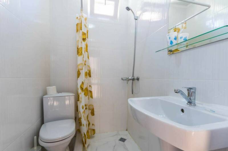 6-ти местный 2-х комнатный домик