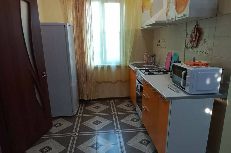 Двухкомнатный с кухней второй этаж