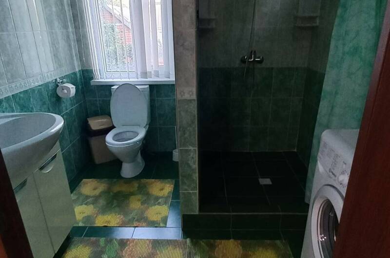 Двухкомнатный с кухней второй этаж