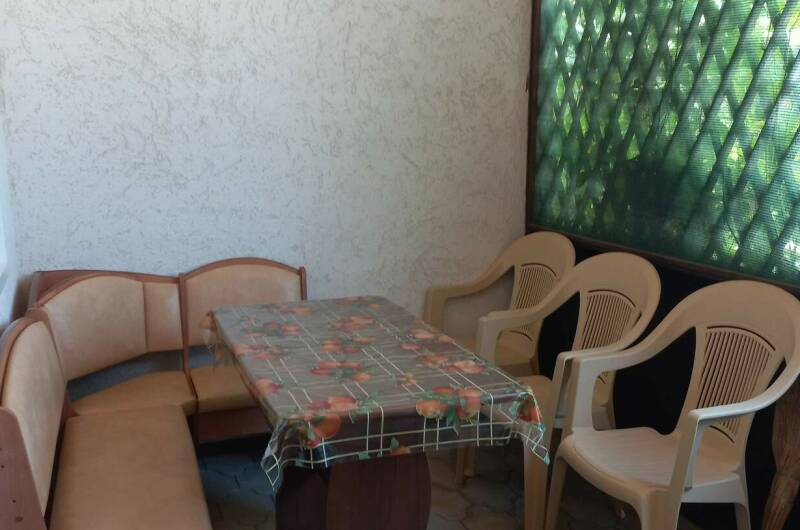 Двухкомнатный с кухней шестиместный