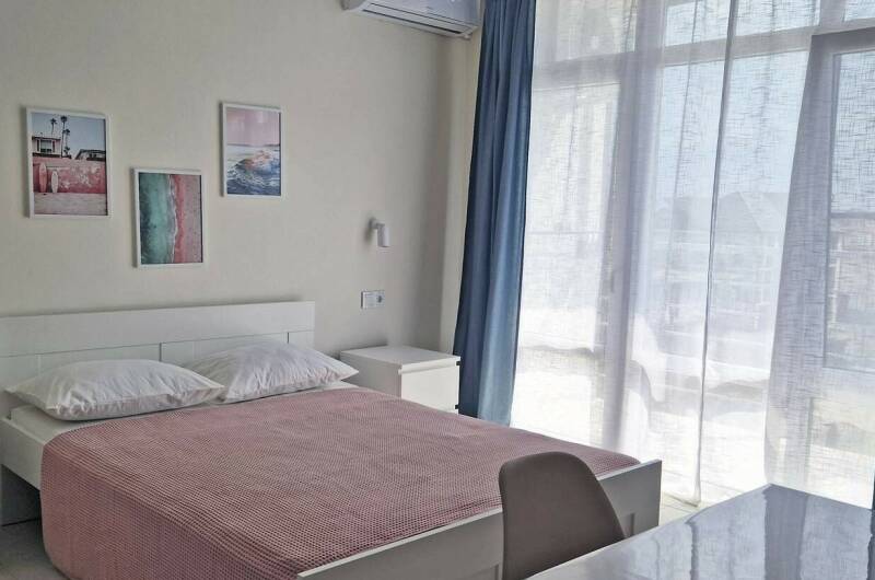 Студия с кухней и балконом на 2−4 человека