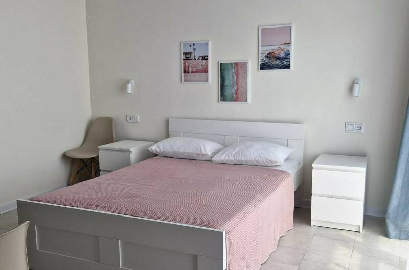 Студия с кухней и балконом на 2−4 человека