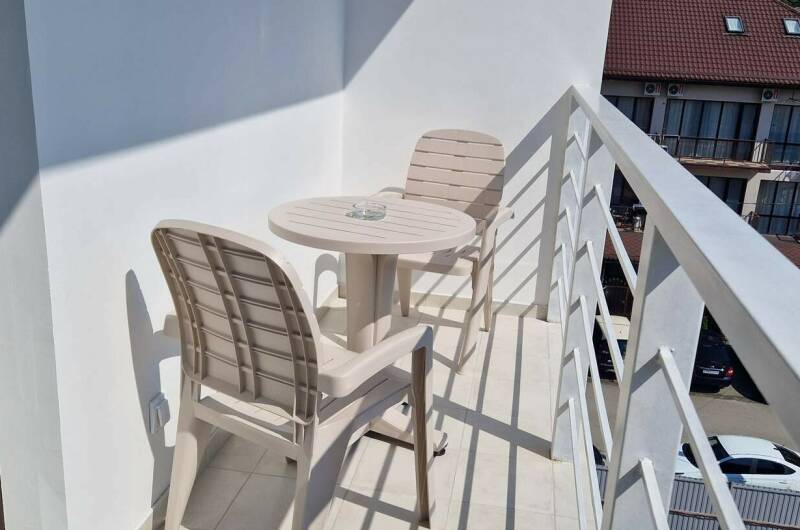 Студия с кухней и балконом на 2−3 человека