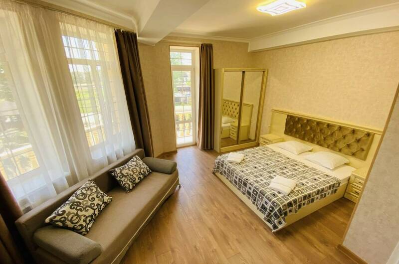 Трёхместный номер комфорт с балконом