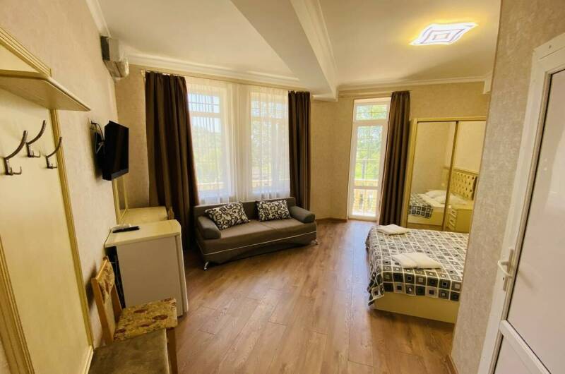 Трёхместный номер комфорт с балконом