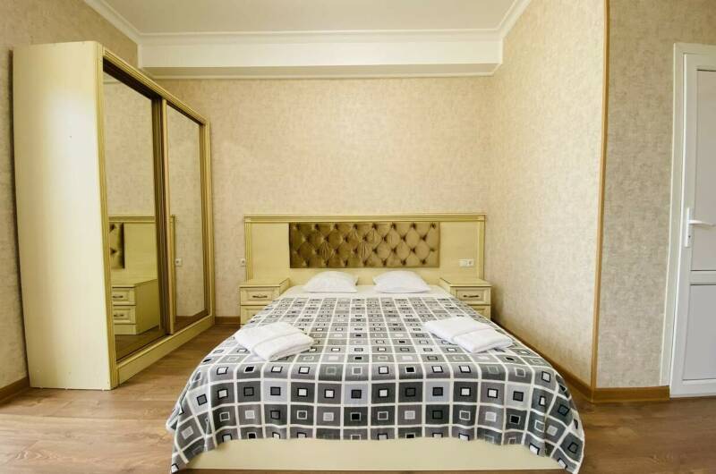 Трёхместный номер комфорт с балконом