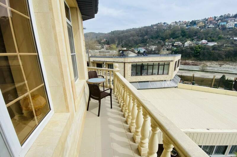 Трёхместный номер комфорт с балконом