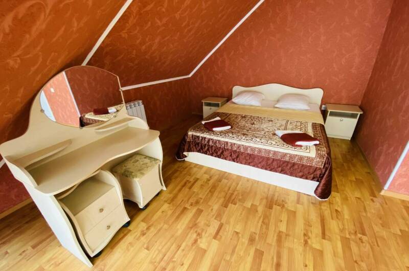 Трехместный номер «Мансарда»