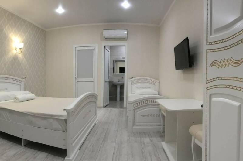 Улучшенный 4-местный с личным балконом