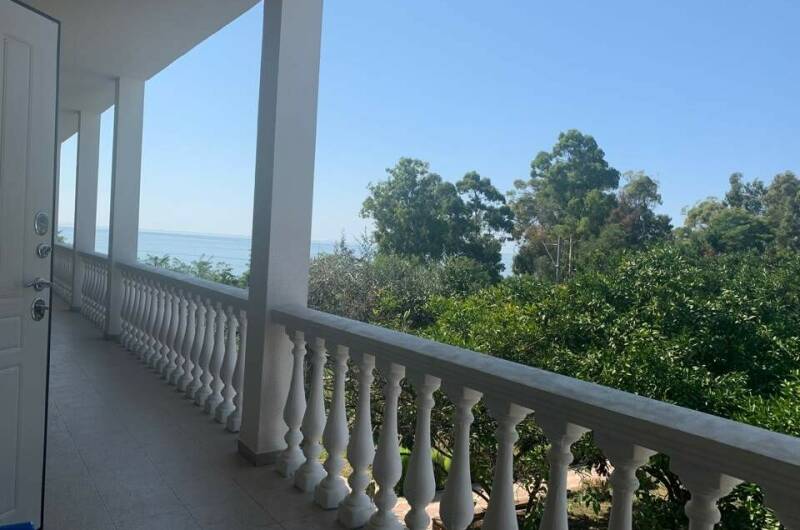 Улучшенный 4-местный с личным балконом